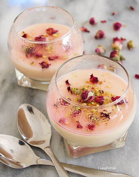 Muhallabia in small glasses with rose syrup, pistachios and roses Mahalabia Recipe, Middle Eastern Dessert, Afternoon Greetings, Milk Pudding, Middle Eastern Desserts, Tandoori Masala, Chips Ahoy, Dessert Aux Fruits, Arabic Sweets