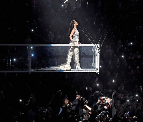 Rihanna Tour, Rihanna Concert, Rihanna Fenty Beauty, Learn Singing, Barclays Center, Dream Music, Perfect Movie, Singing Career, Concert Aesthetic