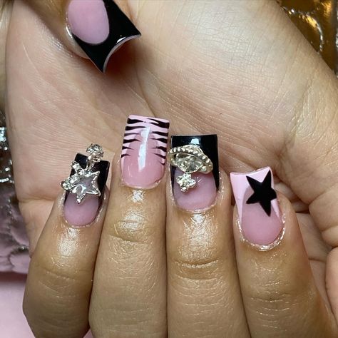 🌟Pink & Black got the girls in a chokehold 🤭🎀 🌟DM TO BOOK🔥🔥 - - - - - #nails #atlgirls Black And Pink Nails Medium, Black And Grey Short Nails, Short Black And Pink Nails, Pink And Black Short Nails, Short Pink And Black Nails, Black And Light Pink Nails, Black And Pink Short Nails, Pink And Black Nails Short, Black And Pink Nails Acrylic