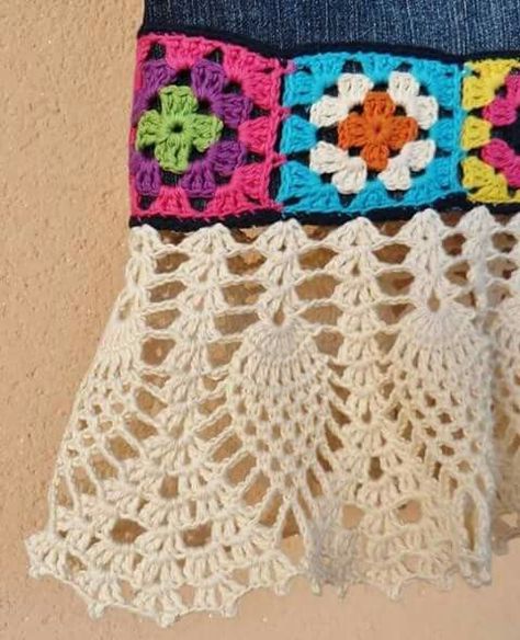 Short Crochet Skirt, Crochet Skirt Outfit, Denim Crochet, Crochet Skirt Pattern, Hippie Crochet, Black Crochet Dress, Confection Au Crochet, Crochet Clothing And Accessories, Crochet World