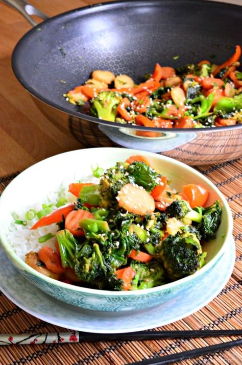 Kale Stir Fry, Fried Kale, Liver Recipes, Steamed Chicken, Leftover Rotisserie Chicken, Broccoli Stir Fry, Kale Recipes, Big Salad, Quick Lunch