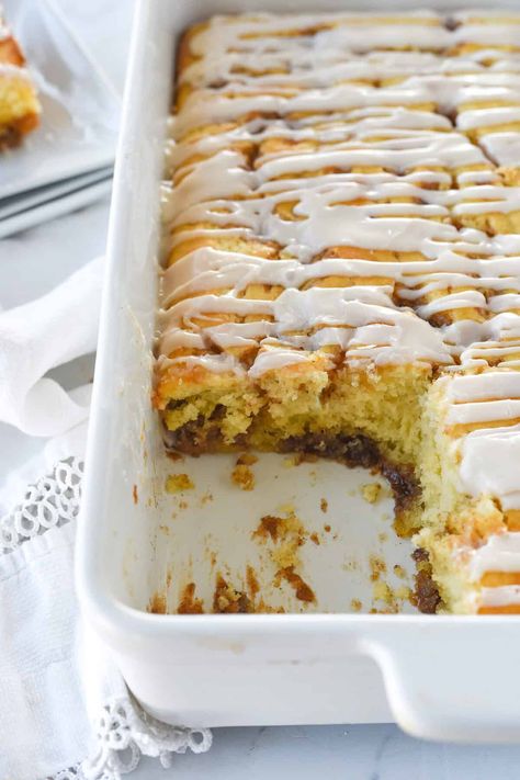 Cinnamon Roll Cake is all of the warm, gooey goodness of a cinnamon roll in an easy to bake cake. No waiting for dough to rise! Easy Cinnamon Roll Cake, Food Gift Ideas, Easy To Bake, Cinnamon Roll Cake, Cinnamon Milk, Bake Cake, Leigh Anne, Roll Cake, Cake Roll