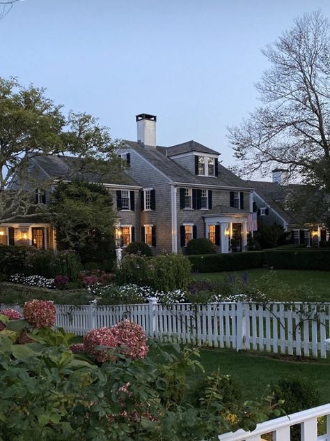 Connecticut Homes Dream Houses, Conneticut Homes Aesthetic, New England Colonial House Exterior, Conneticut Homes, New England Colonial House, Connecticut Homes, Homes Aesthetic, New England House, New England Colonial