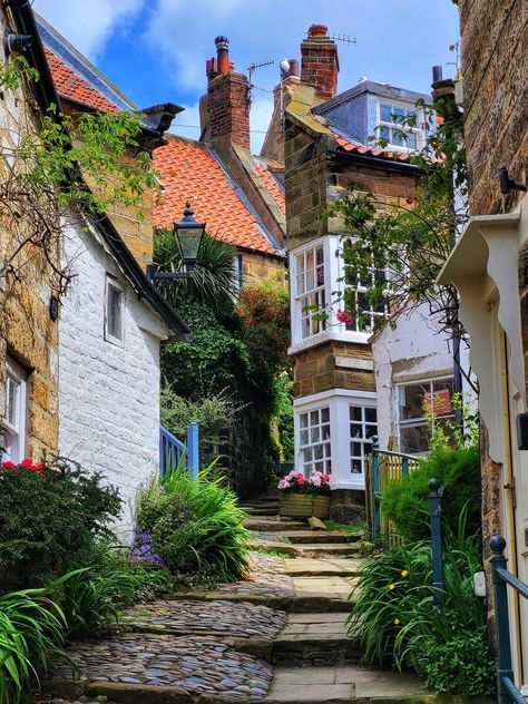 Robin Hoods Bay, England Countryside, Cottage Cabin, Yorkshire England, English Style, North Yorkshire, Robin Hood, European Travel, Cottage Style