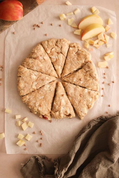 Sourdough Apple Cinnamon Scones - Lo's Kitchen Sourdough Maple Pecan Scones, Sourdough Maple Scones, Apple Cinnamon Scones, Classic Scones, Sourdough Apple, Sourdough Scones, Cinnamon Apple Pie, Strawberry Scones, Cinnamon Scones