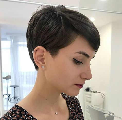 Pixie Cut Back View, Short Haircuts Ideas, Amazing Hairstyles, Hairstyles For Girls, Short Hair Pixie Cuts, Short Sassy Hair, Pixie Haircut For Thick Hair, Super Short Hair, Short Bob Haircuts