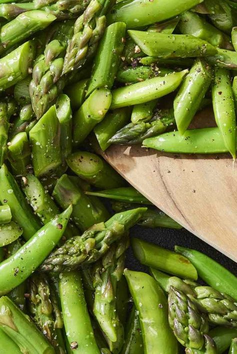 Ina Garten makes a quick, delicious steak dinner side dish with this spring recipe for Sautéed Asparagus and Sugar Snap Peas. Steak Dinner Side Dishes, Sauteed Snap Peas, Air Fry Sugar Snap Peas, Chicken Sugar Snap Peas Stir Fry, Sugar Snap Peas Sauteed, Sugar Snap Peas Recipe, Sautéed Asparagus, Sugar Snap Pea Recipe, Snap Peas Recipe