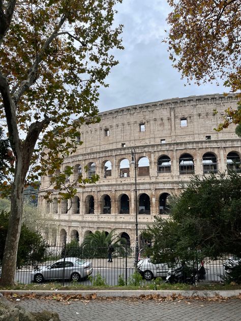 Rome In The Fall, Italy Autumn Aesthetic, Rome Winter Aesthetic, Baby Netflix Aesthetic, Rome Autumn, Rome In November, Rome November, Europe November, Fall In Italy