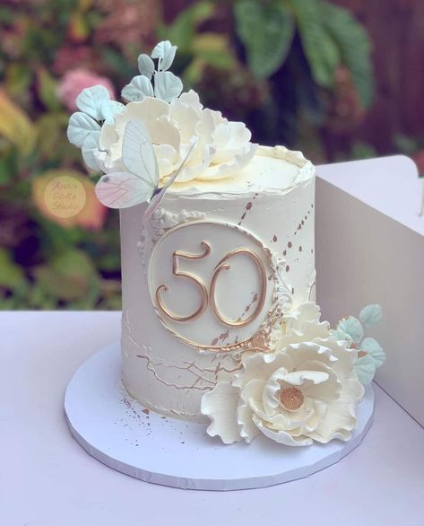 Birthday Cake For Women Unique, Cakes Birthday Aesthetic, 50th Birthday Cake For Mom, 60th Birthday Cake For Mom, 50th Birthday Cake Designs, 50th Birthday Cake For Women, Birthday Cake For Women Elegant, Birthday Cake For Women, Birthday Cake For Women Simple