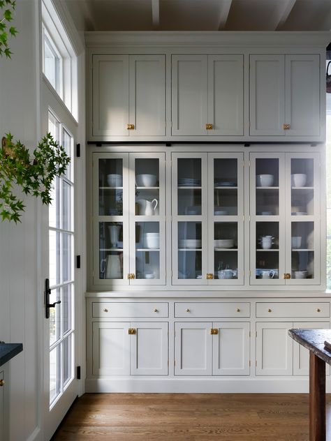 There’s More to Farmhouse Kitchen Cabinets Than Reclaimed Wood Light Grey Kitchen Cabinets, Light Grey Kitchens, Light Gray Cabinets, French Country Modern, Farmhouse Kitchen Cabinets, Grey Kitchen Cabinets, Modern Farmhouse Kitchens, Grey Kitchen, Decor Minimalist