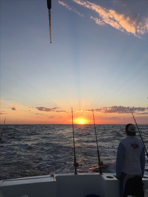 Costal Life, Fisherman Aesthetic, Fishing Aesthetic, Ocean Pics, Daughter Aesthetic, Bf Pics, Guy Aesthetic, Skiing Aesthetic, Fishing Pictures