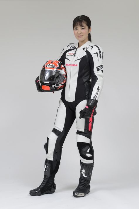 Biker Pose, Female Racer Aesthetic, Biker Style Women, Racer Jumpsuit, Motor Girl, Female Racers, Female Motorcycle, Biker Women, Arai Helmets