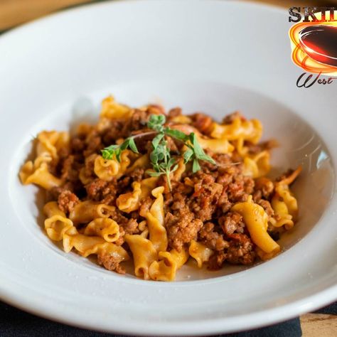 Ground Veal Pasta Recipes, Veal Pasta Recipes, Recipes With Ground Veal, Ground Veal Recipes Dinners, Veal Bolognese Recipe, Veal Bolognese, Ground Veal Recipes, Bolognese Recipes, Veal Dishes