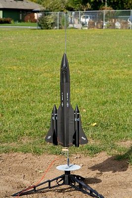 Princesses and Superheroes: SR-71 Model Rocket Model Rocket Designs, Water Rocket Design, Cardboard Plane, Sr71 Blackbird, Water Rocket, Model Rocketry, Stem Projects For Kids, Model Rocket, Derby Ideas