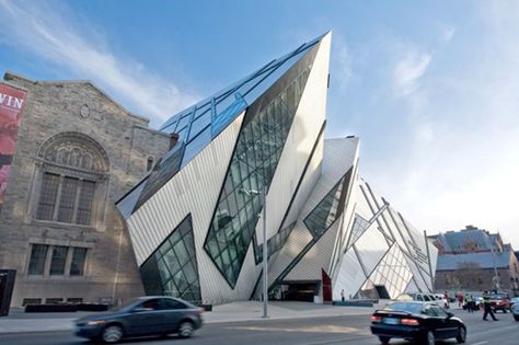 That Star Trek alien crystal thingie eating a historic building.  A/K/A the Royal Ontario Museum Crystal by Studio Daniel Libeskind. Architecture Cool, Toronto Art Gallery, Museum Plan, Museum Logo, Daniel Libeskind, Museum Interior, Museum Exhibition Design, Royal Ontario Museum, Ludwig Mies Van Der Rohe