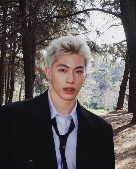 Zelzelzelzel Instagram, Blonde Japanese Boy, Blonde Asian Guy, Short Hair Guys, Shirt Hair Cuts, Bleached Hair Men, Asian Male Model, Blonde Asian, Asian Haircut