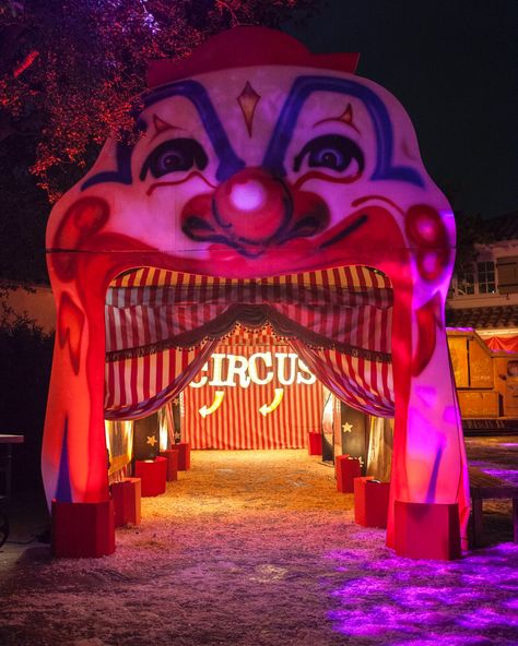 Carnival Freakshow Halloween Party | Kristin Banta Events | PartySlate Circus Halloween Decorations, Haunted Circus, Carnival Tent, Haunted Carnival, Creepy Circus, Bricolage Halloween, Circus Aesthetic, Creepy Carnival, Halloween Circus