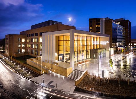 HLM Architects, as design leads, oversaw the completion of a new main entrance and 144-bed ward accommodation. #healthcare #architecture #architecturedesign #architects #hospital #hospitaldesign #community #hospitalarchitecture #artinstallation #architecturalphotography #interiordesign #interiorarchitecture #ArchitecturalHealthcare #design #architects #moderndesign #urbanphotography Hospital Environment, Holiday Destinations In India, Hospital Architecture, Healthcare Architecture, Hospital Design, Entrance Design, Londonderry, Main Entrance, Urban Photography