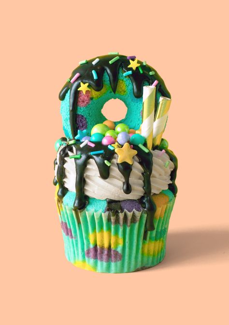 Rainbow Cupcakes Recipe, Leprechaun Rainbow, Simple Dinner Ideas, St Patricks Day Leprechaun, Fairy Cupcakes, Fancy Sprinkles, Impressive Desserts, Cake Pop Sticks, End Of The Rainbow