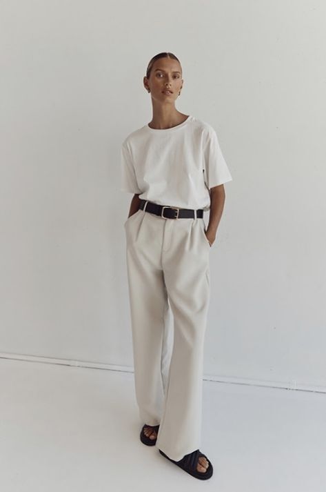 Edgy Classic Style, Styling Moodboard, White Tees Outfit, White Tshirt Outfit, Minimalism Clothes, Womens Face, France Outfits, Work Fits, Trouser Outfit