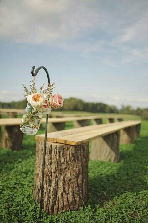 Wedding Ceremony Seating, Deco Champetre, Ceremony Seating, Future Wedding Plans, Outdoor Wedding Decorations, Tree Stump, Rustic Country Wedding, Western Wedding, Wooden Bench