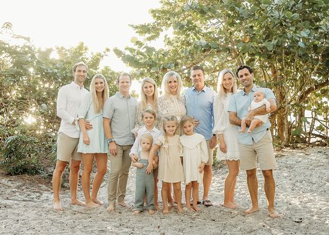 Big Family Beach Pictures Outfits, Large Family Photo Outfits Beach, Beach Family Photos Large Group, Neutral Family Beach Picture Outfits, Coastal Family Pictures, Beach Family Photos Outfits 2023, Neutral Beach Pictures, Family Beach Pictures Neutral Colors, Family Beach Pictures Sage Green