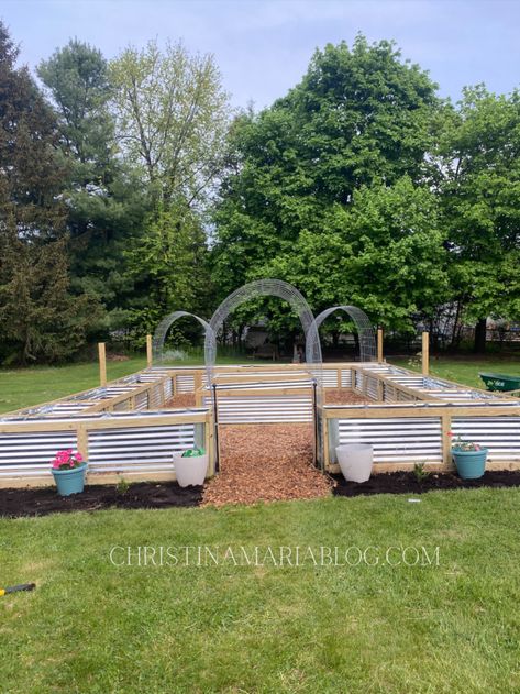 Shed To Greenhouse, Cattle Panel Garden, Outdoor Dinning Table, Home Makeover On A Budget, Backyard Garden Landscaping, Diy Raised Garden Bed, Chic Modern Farmhouse, Raised Bed Gardens, White Rocks