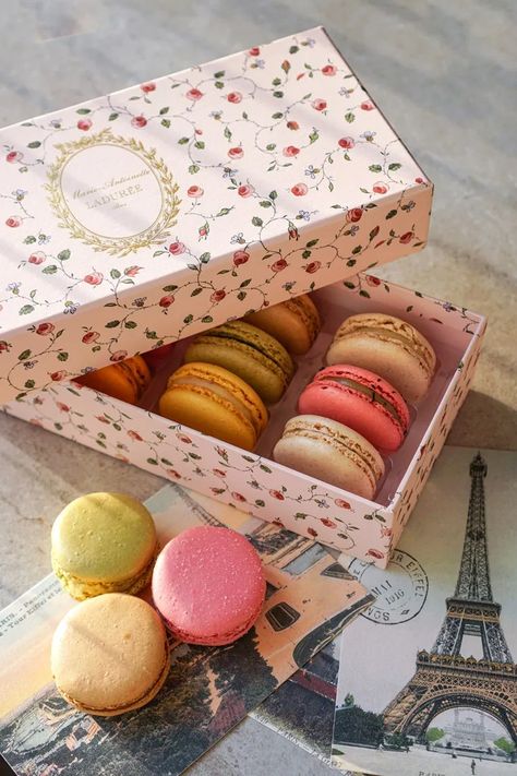 #laduree #ladureeaesthetic #ladureeparis #ladureepackaging #macarons Luxury Patisserie Packaging, Laduree Boxes Packaging, Macaron Boxes Packaging, Laduree Packaging, Macaroon Packaging, Macaroon Box, Macaron Packaging, Laduree Macarons, Laduree Paris