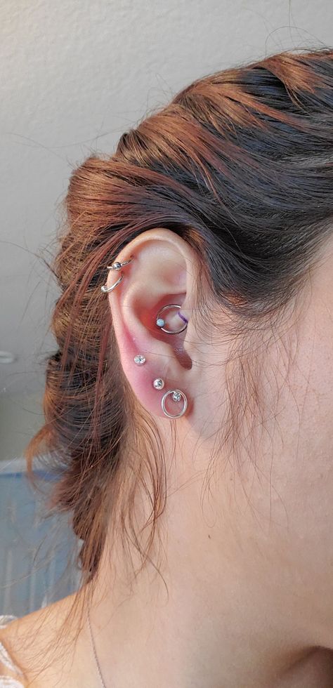 lobes helix daith Helix And Daith Piercing Together, Double Helix And Daith, Daith And Double Helix Piercing, Double Helix Piercing, Double Helix, Piercing Ideas, Daith Piercing, Helix Piercing, Tragus