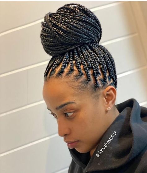 Braids With A Bun, Knotless Braids Bun, Beautiful Knotless Braids, Braid Hair Dos, 4b Hairstyles, Braids Bun, Box Braids Updo, Cornrows Natural Hair, 4b Hair