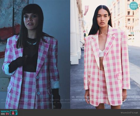 Mencia’s pink gingham check blazer on Elite. Outfit Details: https://wornontv.net/281279/ %23Elite Elite Mencia Outfits, Mencia Elite, Elite Outfits, Elite Aesthetic, Martina Cariddi, Euphoria Outfits, Gingham Blazer, Tv Outfits, Elite Fashion