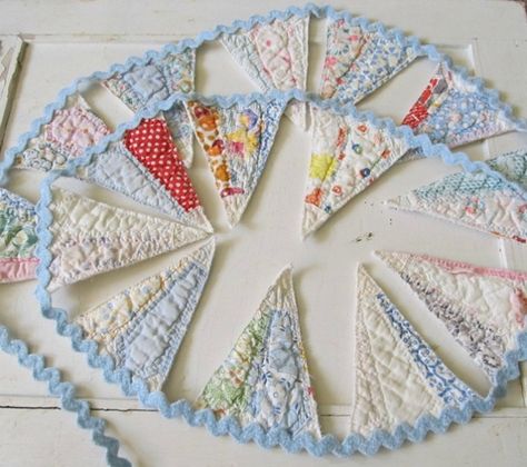 Dresden Plate Quilt, Banner Garland, Cute Quilts, Dresden Plate, Banners Buntings, Old Quilts, Vintage Quilt, Rick Rack, Bunting Banner