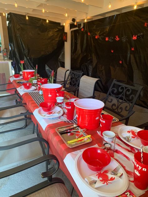 Crawfish Boil Ideas, Crab Feast Party Decorations, Crab Feed Party Ideas, Crabfest Party Ideas, Crab Boil Decorations, Crab Feed Decor, Crab Feed Fundraiser, Seafood Boil Party Ideas Table Settings, Crab Boil Table Settings