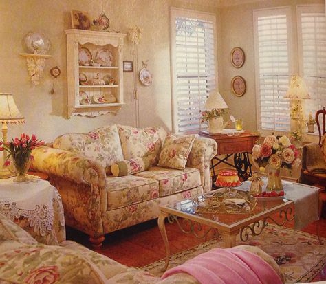 Country Chic Living Room Farmhouse Style, Shabby Chic Living Room Design, Country Chic Living Room, French Country Decorating Living Room, Country Cottage Interiors, Living Room Farmhouse, Colourful Living Room Decor, Shabby Home, French Country Living Room