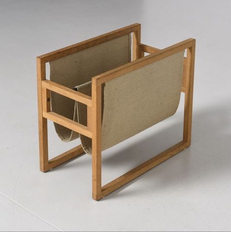 Magazine Holder Ideas, Wood Magazine Holder, Leather Magazine Rack, Sustainability Design, Diy Magazine Holder, Wooden Magazine Rack, Magazine Table, Magazine Racks, Kai Kristiansen