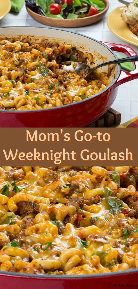 Mom's Go-To Weeknight Goulash is super easy and budget-friendly, making it a great weeknight dinner recipe! This family-friendly dinner is made with ground beef, elbow macaroni, a couple of veggies and your family's favorite spaghetti sauce. Everything cooks together in one skillet, and, right before it's served, it's topped with some yummy cheese. The results are delicious! Resep Pasta, Goulash Recipes, Diner Recept, Family Friendly Dinners, One Skillet, Elbow Macaroni, Weeknight Dinner Recipe, Goulash, Spaghetti Sauce