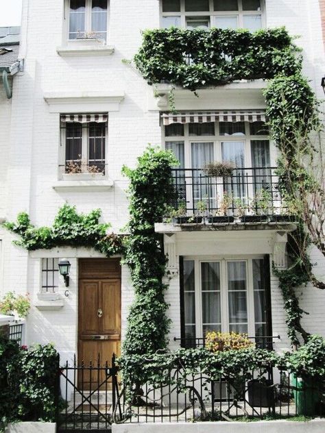 #hI N S T A G R A M @mikaili.jones Curb Appeal Inspiration, Terrace Decor, Cozy Backyard, Paris Home, Casas Coloniales, White Brick, House Goals, Apartment Building, House Inspo