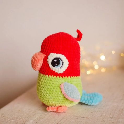 Parrot Crochet Pattern, Crochet Family, Triple Crochet, Colorful Baby Blanket, Crochet Parrot, Stitch Head, Diy Crochet Toys, Crochet Penguin, Crochet Tools