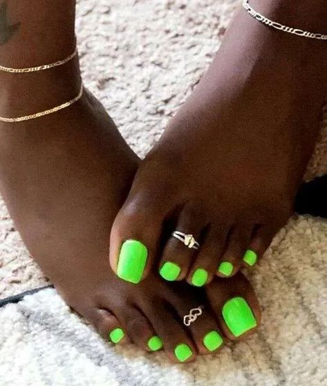 nail polish colors for feet, pedicure nail polish colors, nail dark skin nails, nails on dark skin feet, nail polish color on dark skin feet Neon Toe Nails, Green Toe Nails, Pedicure Gel, Simple Toe Nails, Gel Toe Nails, Acrylic Toe Nails, Toe Nail Color, Acrylic Toes, Pretty Toe Nails