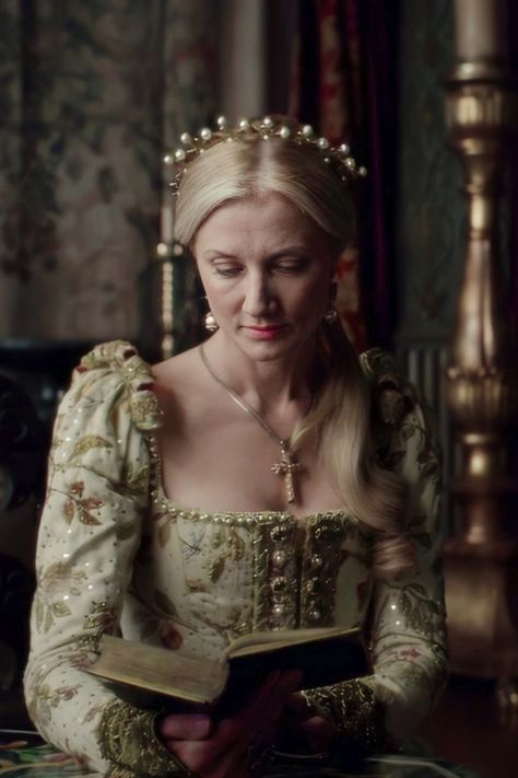 Joely Richardson as Kathryn Parr in the 2010 season of the TV series 𝑇ℎ𝑒 𝑇𝑢𝑑𝑜𝑟𝑠
#TheTudors #JoelyRichardson #KathrynParr The Tudors Costumes, Jessica Alba Dress, Tudor Gown, Light Blue Gown, Joely Richardson, Mary Tudor, Catherine Parr, Sarah Bolger, Tudor Fashion