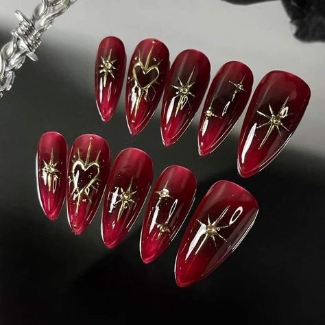 Red Grunge Nails, Dark Pink Nails Designs, Castlevania Oc, Ongles Goth, Grunge Cyberpunk, Red Press On Nails, Red And Gold Nails, Nails Y2k, Dark Red Nails