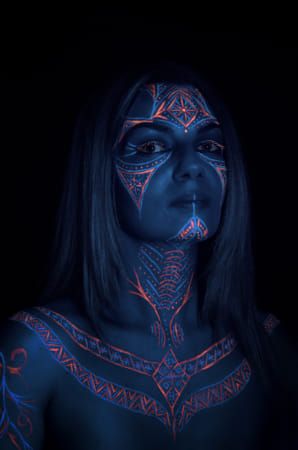 Tattoo Baddie, Neon Face Paint, Uv Makeup, Neon Rave, Bd Art, Glow Paint, Bangs For Round Face, Hobbies For Women, Neon Painting