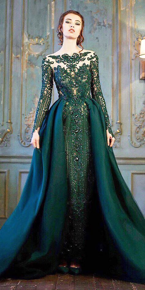 Green Wedding Dresses For Non-Traditional Bride ★ See more: https://weddingdressesguide.com/green-wedding-dresses/ #bridalgown #weddingdress Emerald Green Wedding Dress, Choose Wedding Dress, Green Wedding Dresses, Bride Crown, Dresses Princess, Wedding Dress Guide, Crown Tattoo, Dress Royal, Dress Guide