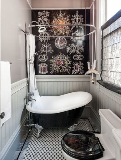 19 Tiny Bathroom Ideas To Inspire You | Sebring Design Build Small Bathroom With Tub, Makeover Kamar Mandi, Black Bathtub, Small Bathtub, Victorian Bathroom, Bad Inspiration, Bathroom Tub, Trendy Bathroom, Design Seeds