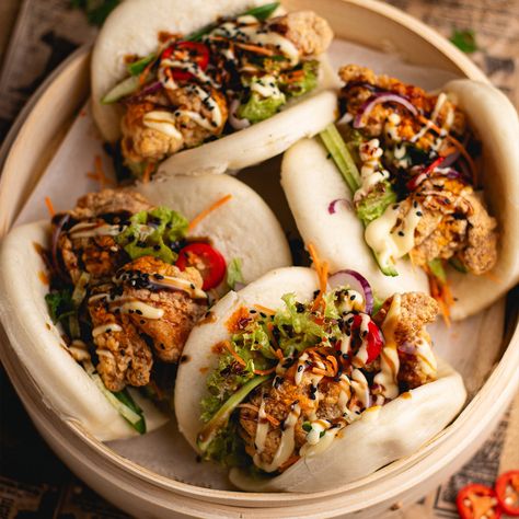 Spicy Chicken Bao Chicken Bao Recipe, Mantou Buns, Bao Chicken, Chicken Buns, Bao Buns, Salad Side Dishes, Food Journal, Culinary Skills, Spicy Chicken