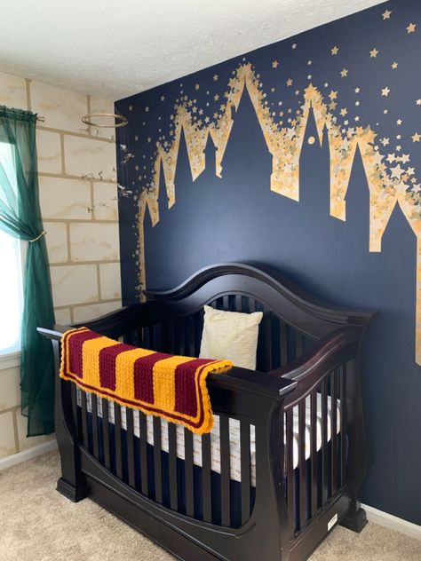 Harry Potter Baby Nursery Artwork, Baby Harry Potter Nursery, Kids Room Harry Potter, Harry Potter Inspired Nursery, Hogwarts Nursery Ideas, Harry Potter Baby Room Themed Nursery, Nursery Ideas Harry Potter, Marvel Nursery Ideas, Hogwarts Room Ideas