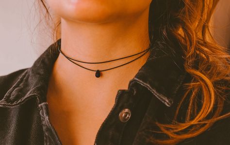 Plush Craft, Collar Hippie, Body Aesthetic, Cord Choker, Diy Necklaces, Leather Jewellery, Diy Friendship Bracelets Patterns, Black Choker Necklace, Layered Chokers