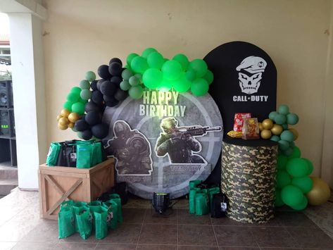 Double celebration party Call Of Duty Balloon Garland, Call Of Duty Birthday Party Ideas, Call Of Duty Birthday Party, Army Party Decorations, Call Of Duty Cake, Army Themed Birthday, Halo Birthday, Halo Party, Cod Ghosts