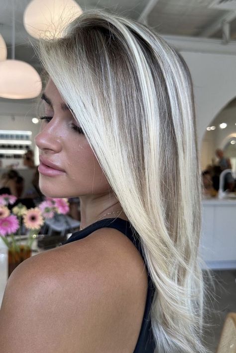 Blonde Balayage With Thick Money Piece, Blonde Hair With Thick Money Piece, Chunky Blonde Balayage, Icy Blonde Hair With Lowlights, Chunky Blonde Highlights On Blonde Hair, Hair Color Icy Blonde, Hair Color Ideas With Blonde, Highlights For Blonde Hair, Beach Blonde Hair Color