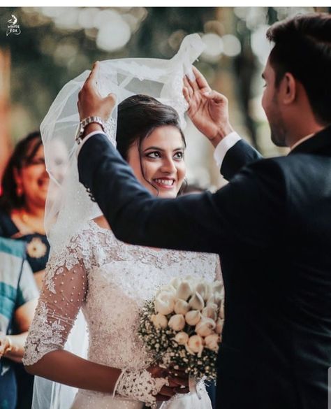 Christian Wedding Photography Poses, Indian Christian Wedding Ideas, Christian Wedding Stills, Christian Bride Poses, Christian Wedding Photoshoot, Christian Wedding Photos, Wedding Closeup Photography, Christian Marriage Photography, Christian Wedding Poses